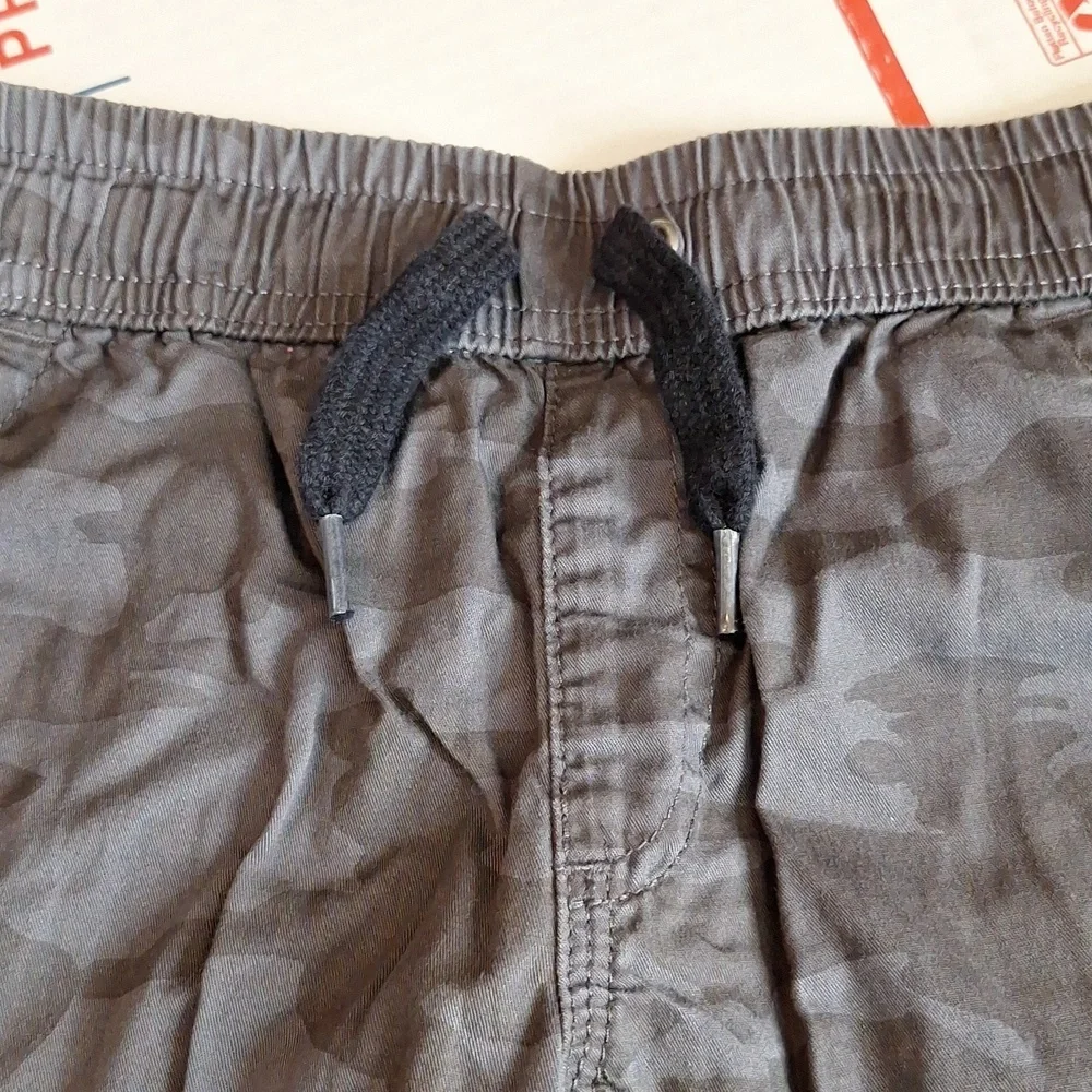 FALLS CREEK GRAY CAMO SHORTS SIZE 6/7